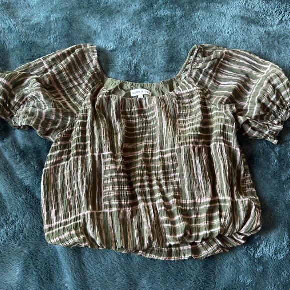 Green Crop Top - Picture 1 of 3